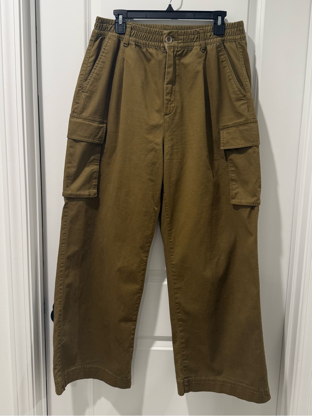 Woman's Wide Leg , High-rise Moss Cargo Pants - EUC